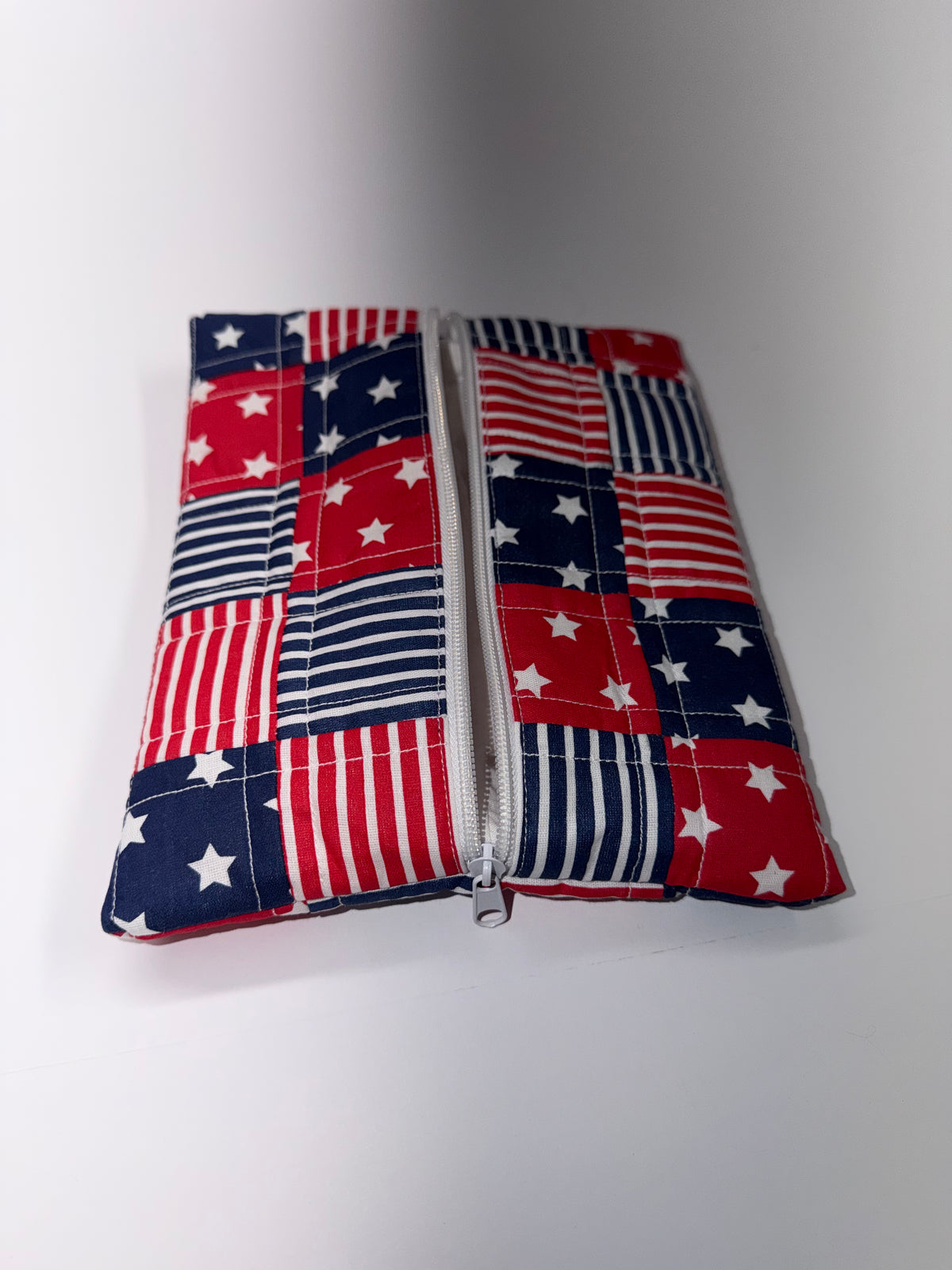 Flat patriotic zipper pouch